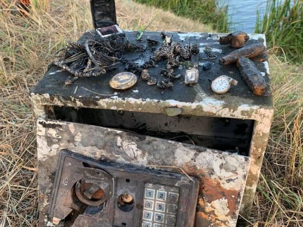 Magnet fishing find: Treasure found magnet fishing