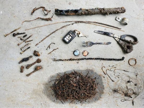 Magnet fishing find: Magnet fishing treasure including a sword and scissors